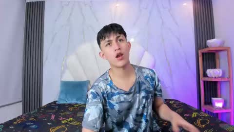 hoot_booys_ online show from April 29, 4:39 am