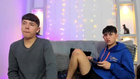 hoot_booys_ online show from April 30, 9:52 pm