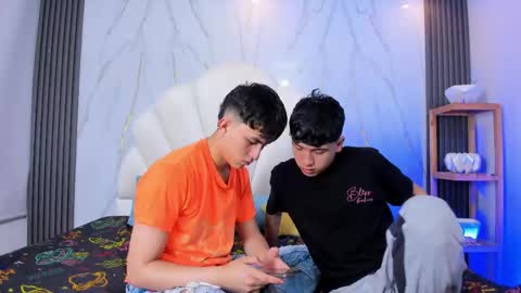 hoot_booys_ online show from April 27, 9:53 pm