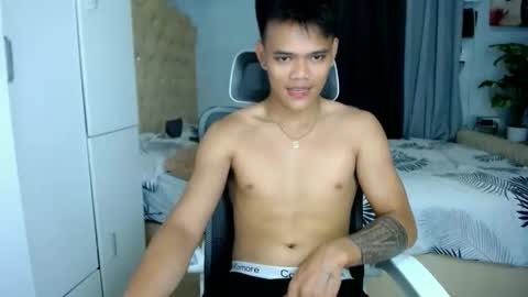 hot_fucker_ online show from May 2, 12:19 pm
