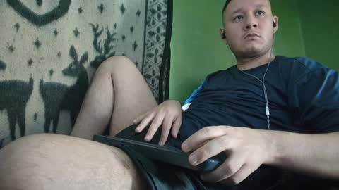 hot_guy36 online show from May 1, 3:36 pm