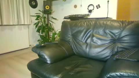 hotboy32891282 online show from May 15, 10:51 pm