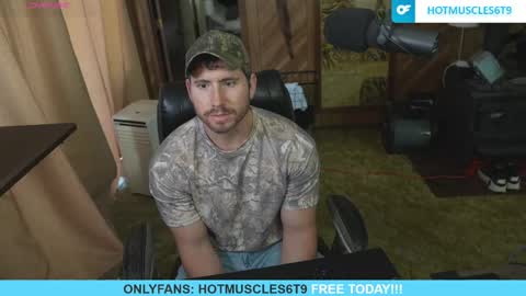 hotmuscles6t9 online show from May 12, 7:44 pm