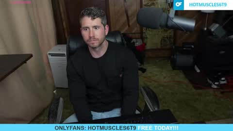 hotmuscles6t9 online show from May 7, 12:44 am