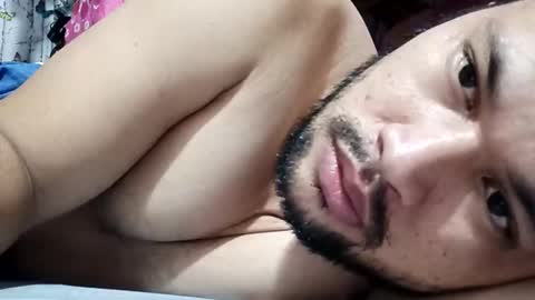 HottestPinoy32 online show from May 11, 7:10 am