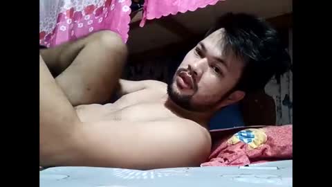 HottestPinoy32 online show from May 14, 7:34 pm