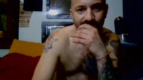 hungherowithoutacape online show from June 26, 7:00 am