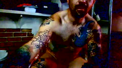 hungherowithoutacape online show from August 4, 11:15 am