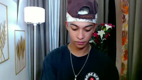 hunk_edward online show from June 16, 6:27 am