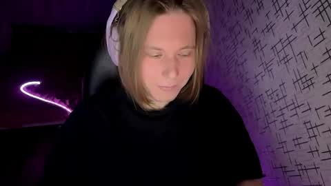 hurtqqq online show from May 22, 6:46 pm