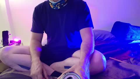i o ro online show from June 24, 9:01 am