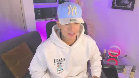iam_light_ online show from May 18, 11:09 pm