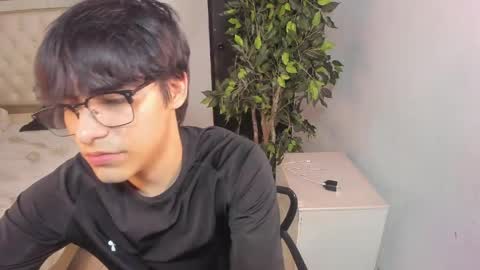 iamjuanjoc online show from May 6, 4:02 am