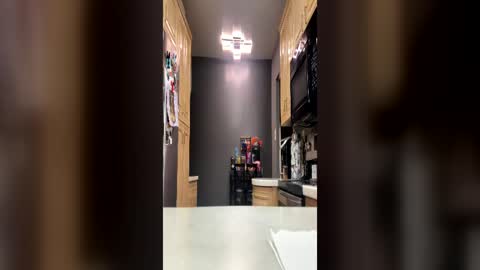 icanmakeyousquirt69 online show from June 11, 6:28 pm