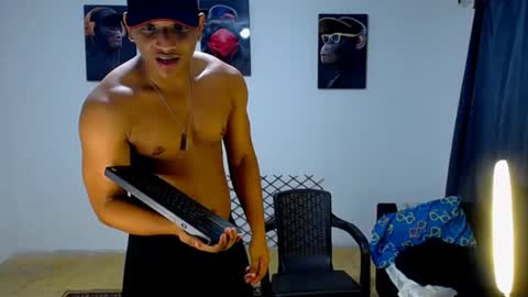 iron_arcia online show from May 17, 11:34 pm