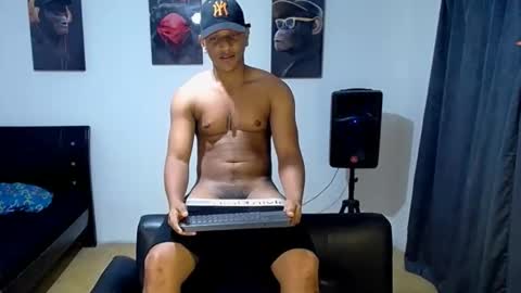 iron_arcia online show from May 13, 12:52 am