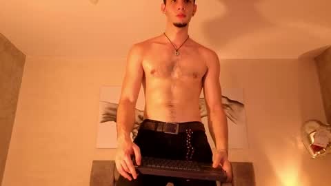isaacblaze  online show from May 21, 4:41 am