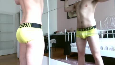 italianmonsterD online show from May 12, 10:13 am