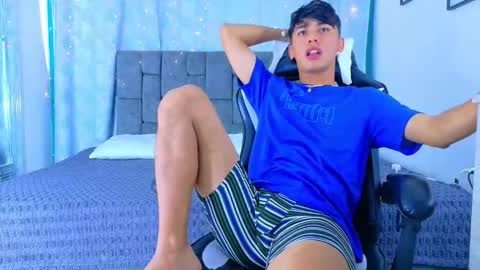 ithan_kingtwin online show from April 25, 9:23 pm