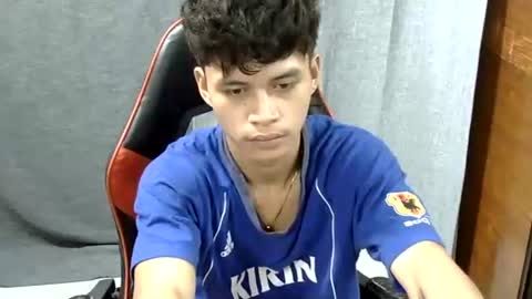 itzme_john online show from April 28, 2:27 am