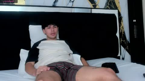 izack_01 online show from April 25, 1:52 pm