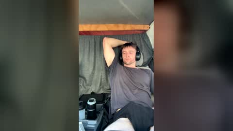 jacksonbutts online show from May 11, 5:09 am