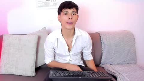 jacob_colliins online show from May 16, 3:37 am