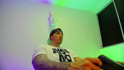 jakestone_1 online show from May 17, 7:54 pm