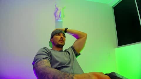 jakestone_1 online show from May 12, 1:25 am