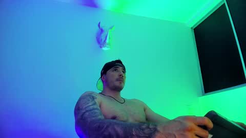 jakestone_1 online show from May 18, 10:58 pm