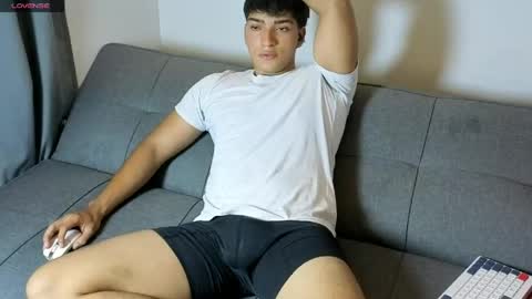 james_silva1 online show from May 31, 12:00 am