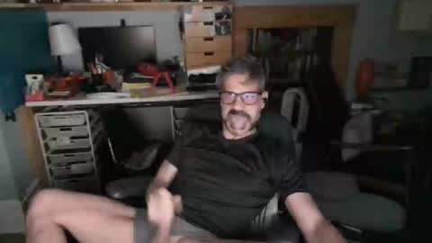 jareth_returns online show from June 8, 4:57 am