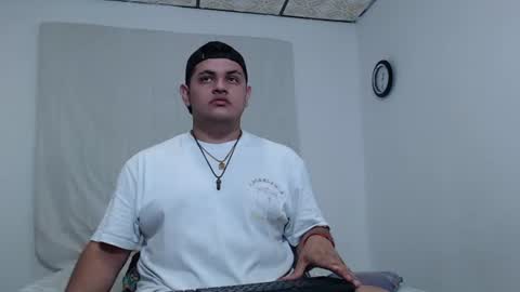 jason_boy_ online show from June 24, 5:32 am