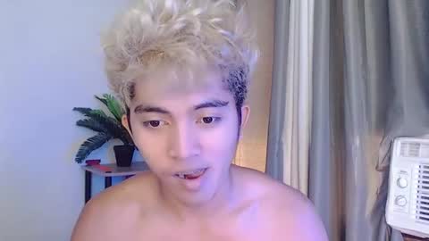jaysee_hugecox online show from May 29, 1:37 am