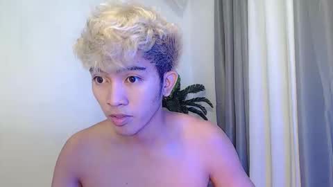 jaysee_hugecox online show from May 19, 12:00 pm