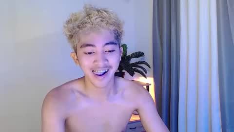 jaysee_hugecox online show from May 1, 2:48 am