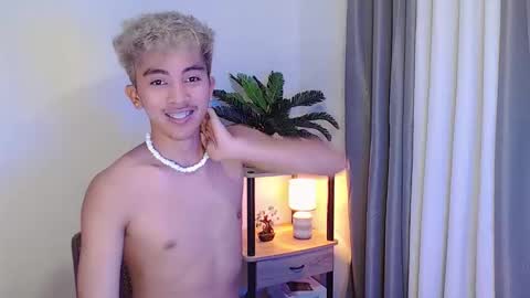 jaysee_hugecox online show from April 23, 3:11 am