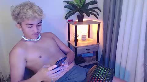 jaysee_hugecox online show from May 3, 3:48 pm