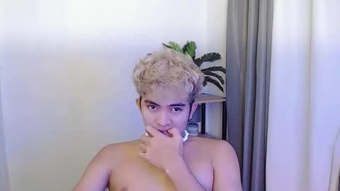 jaysee_hugecox online show from May 22, 7:08 pm