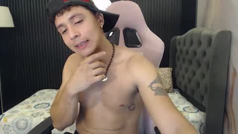 jbarto_ online show from April 23, 12:59 am