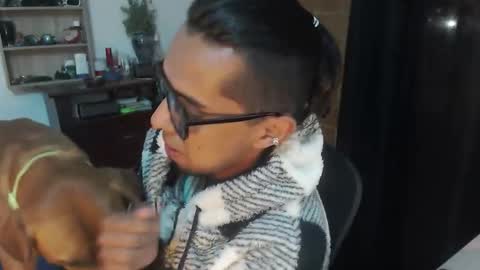 jblack_jwhite online show from June 11, 2:00 am