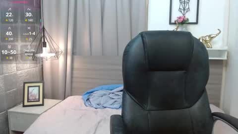 jdwhite18 online show from May 27, 8:11 am