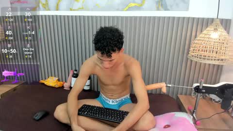 jdwhite18 online show from May 14, 4:32 am