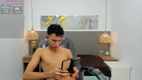 jdwhite18 online show from May 8, 5:08 am