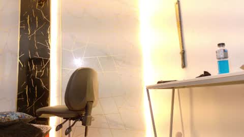   online show from July 30, 4:45 am