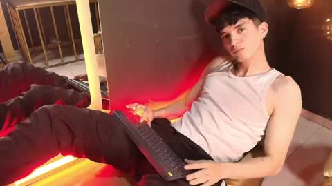 Jheampiero online show from May 6, 10:43 pm