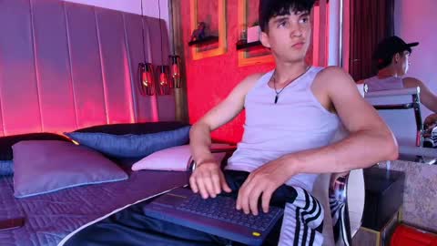Jheampiero online show from May 5, 10:32 pm