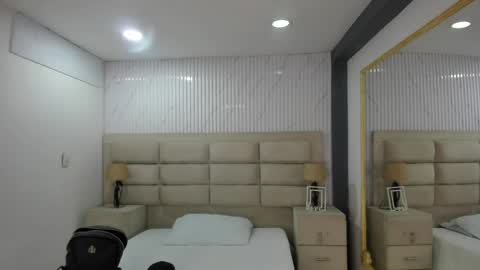 jhoanleandro online show from May 12, 4:21 am