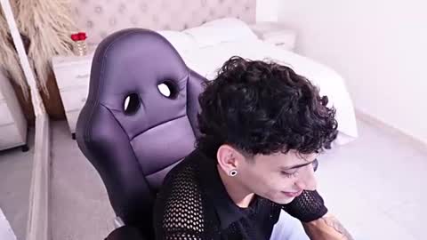 jhoanleandro online show from August 4, 9:15 am