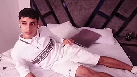 jhoanleandro online show from May 14, 11:03 pm